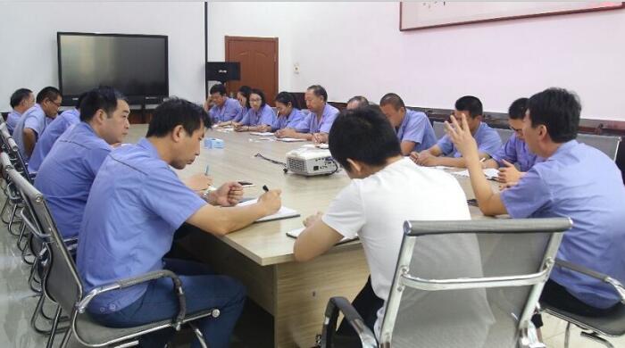 參會人員認真學習